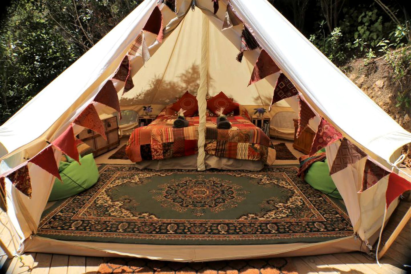 1 bedroom, bed sheets