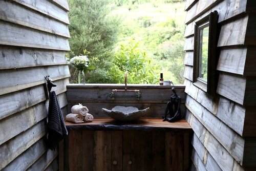 Romantic Glamping Getaway near the Beaches in Waihi, North Island