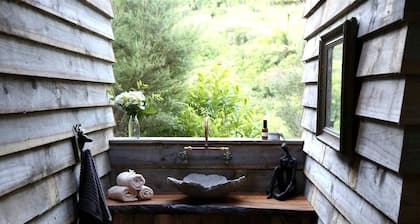 Romantic Glamping Getaway near the Beaches in Waihi, North Island