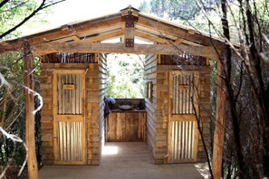 Terrace/patio - Romantic Glamping Getaway near the Beaches in Waihi, North Island (Waihi)