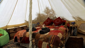 1 bedroom, bed sheets