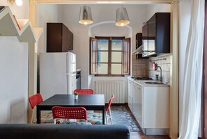 Fridge, microwave, oven, stovetop - Loft Terrazza in Acquaviva (Livorno)