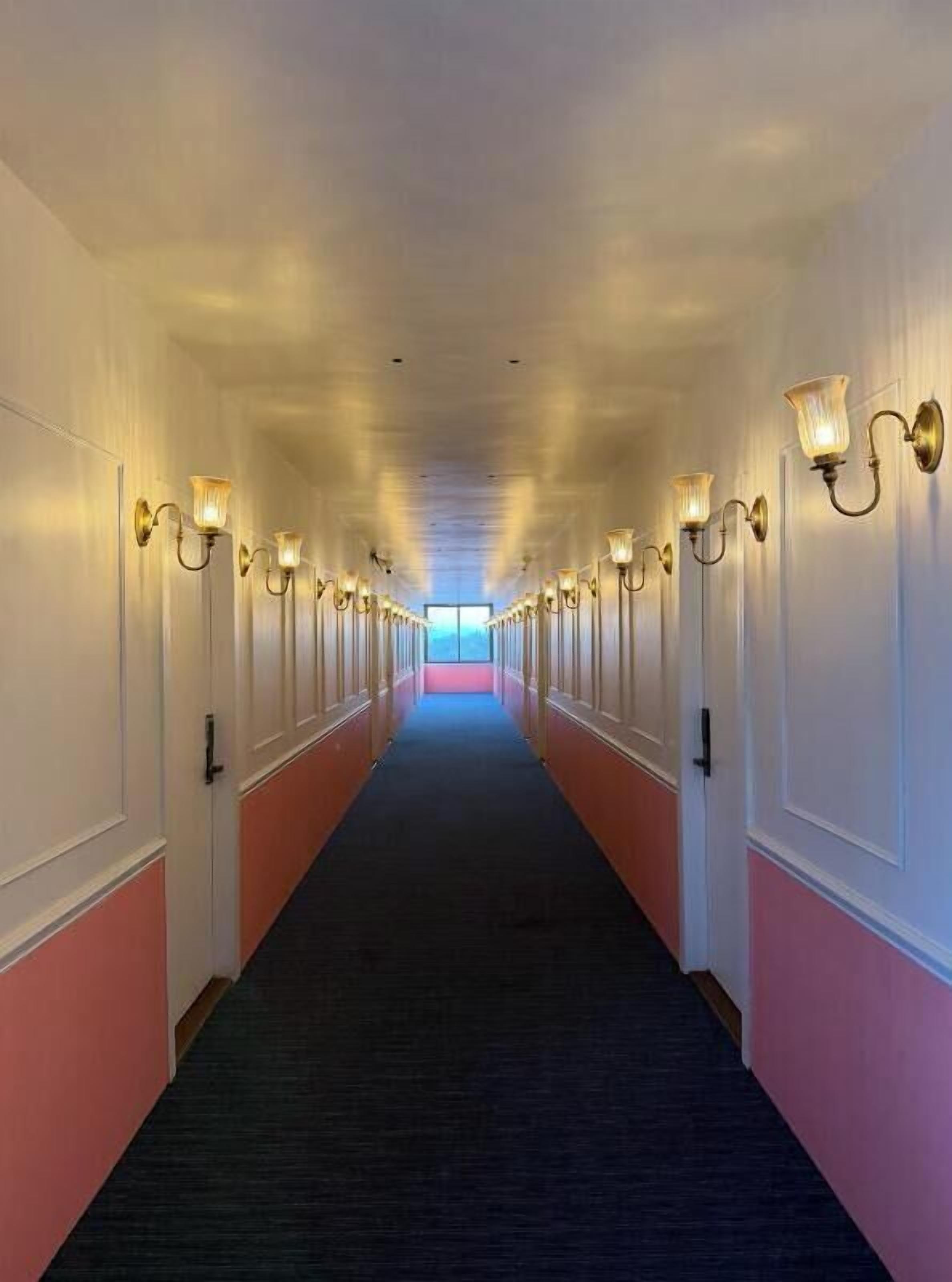 المنشأة من الداخل