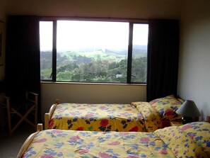 1 bedroom, desk, WiFi, bed sheets - Luxurious Bed and Breakfast Accommodation with Sea Views in Coromandel, New Zealand (Coromandel)