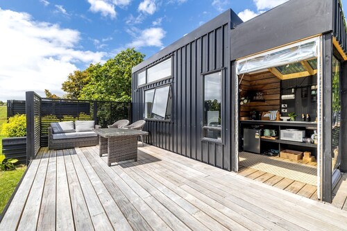 Charming Tiny House Surrounded by Trees in New Plymouth, North Island
