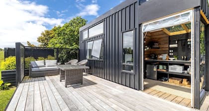 Charming Tiny House Surrounded by Trees in New Plymouth, North Island
