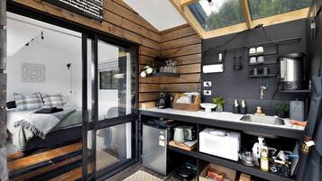 1 bedroom, bed sheets