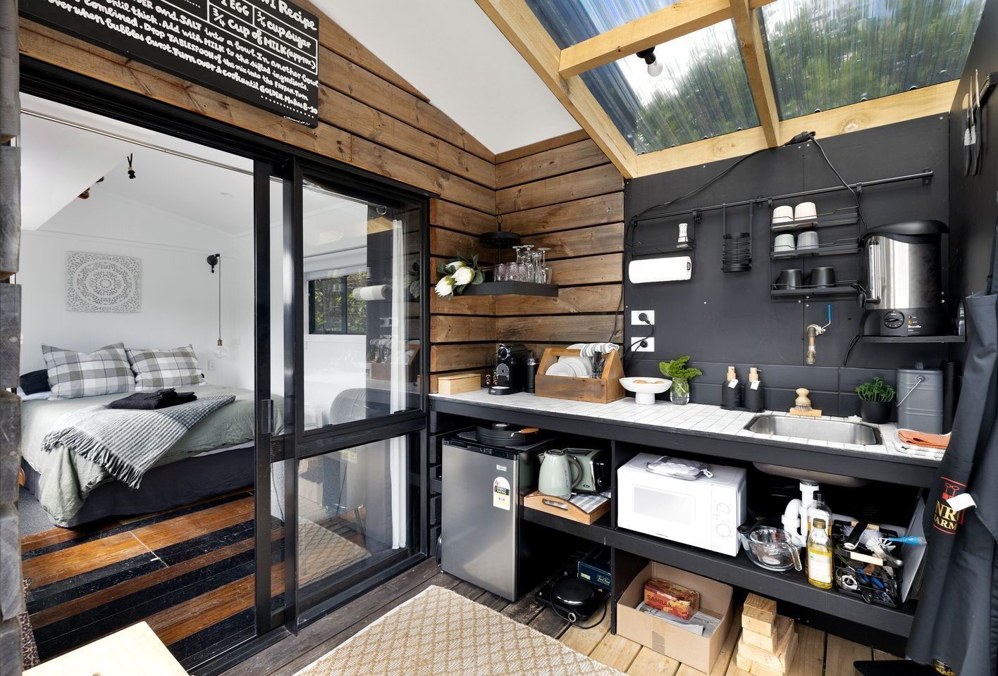 1 bedroom, bed sheets