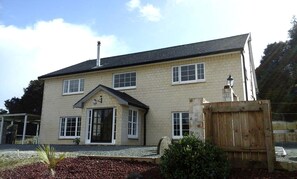 Exterior - Lovely Room Rental on Secluded Farm near Kaiwaka, New Zealand (Kaiwaka)