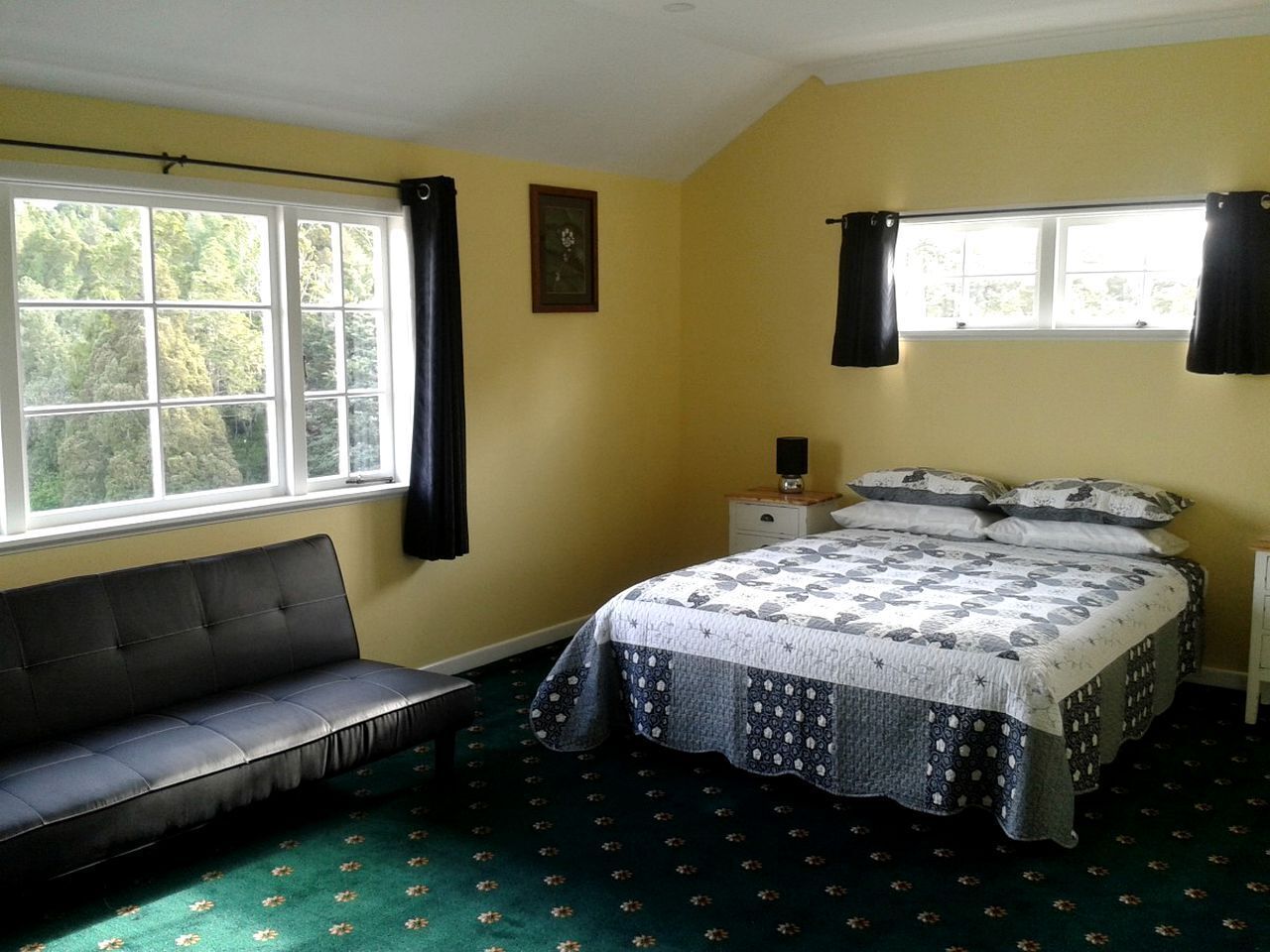 1 bedroom, bed sheets