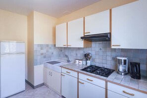 Private kitchen - L'Armor rated 2 stars near Dinard (Beaussais-sur-Mer)