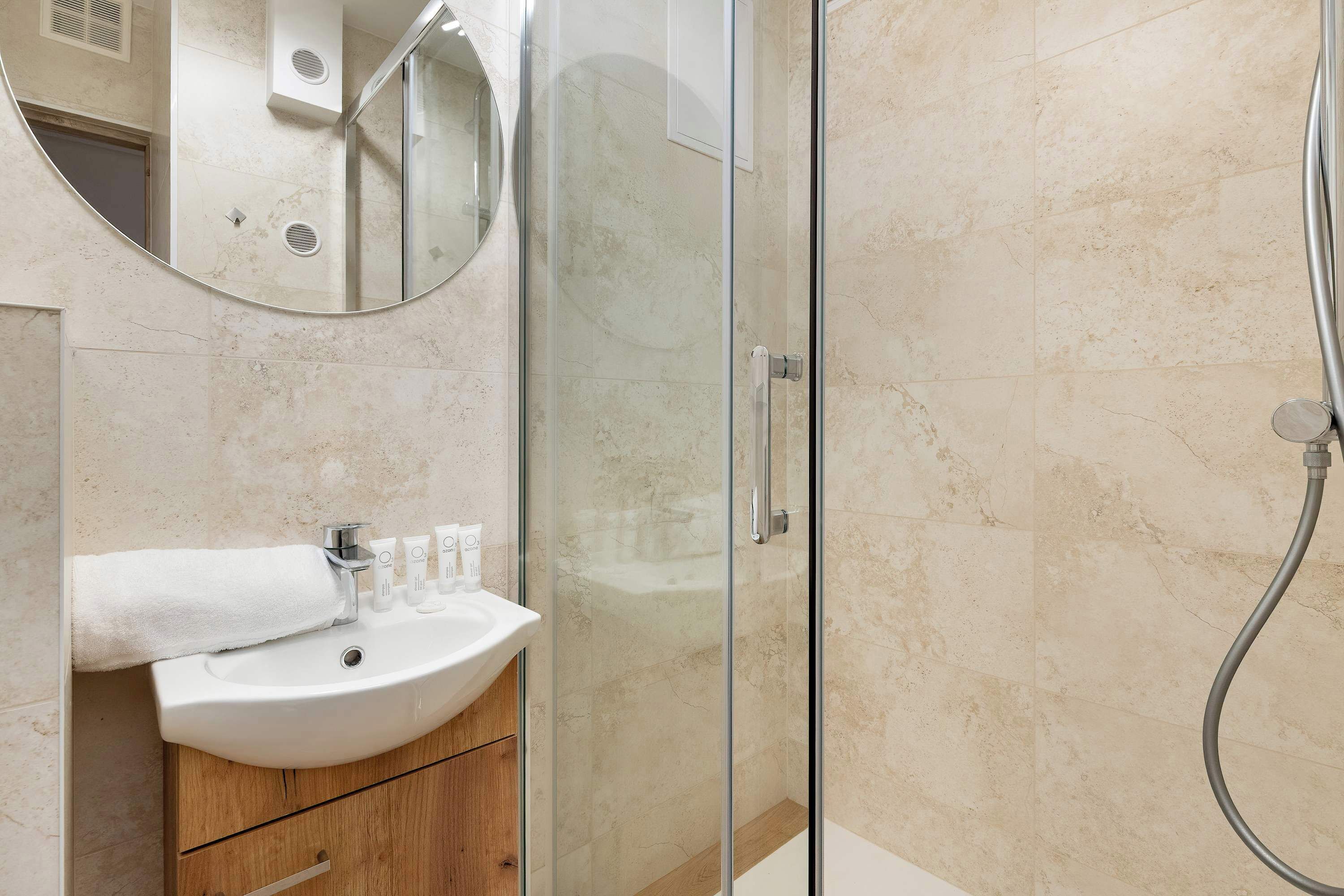 Shower, hair dryer, towels, shampoo