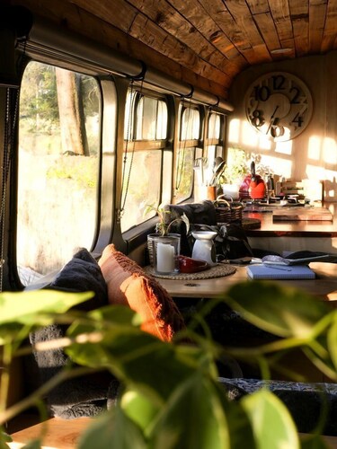 Amazing Renovated Airstream with Hot-Tub Under the Stars in Canterbury