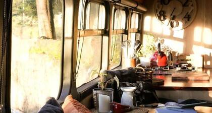 Amazing Renovated Airstream with Hot-Tub Under the Stars in Canterbury