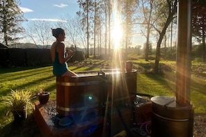 Outdoor spa tub