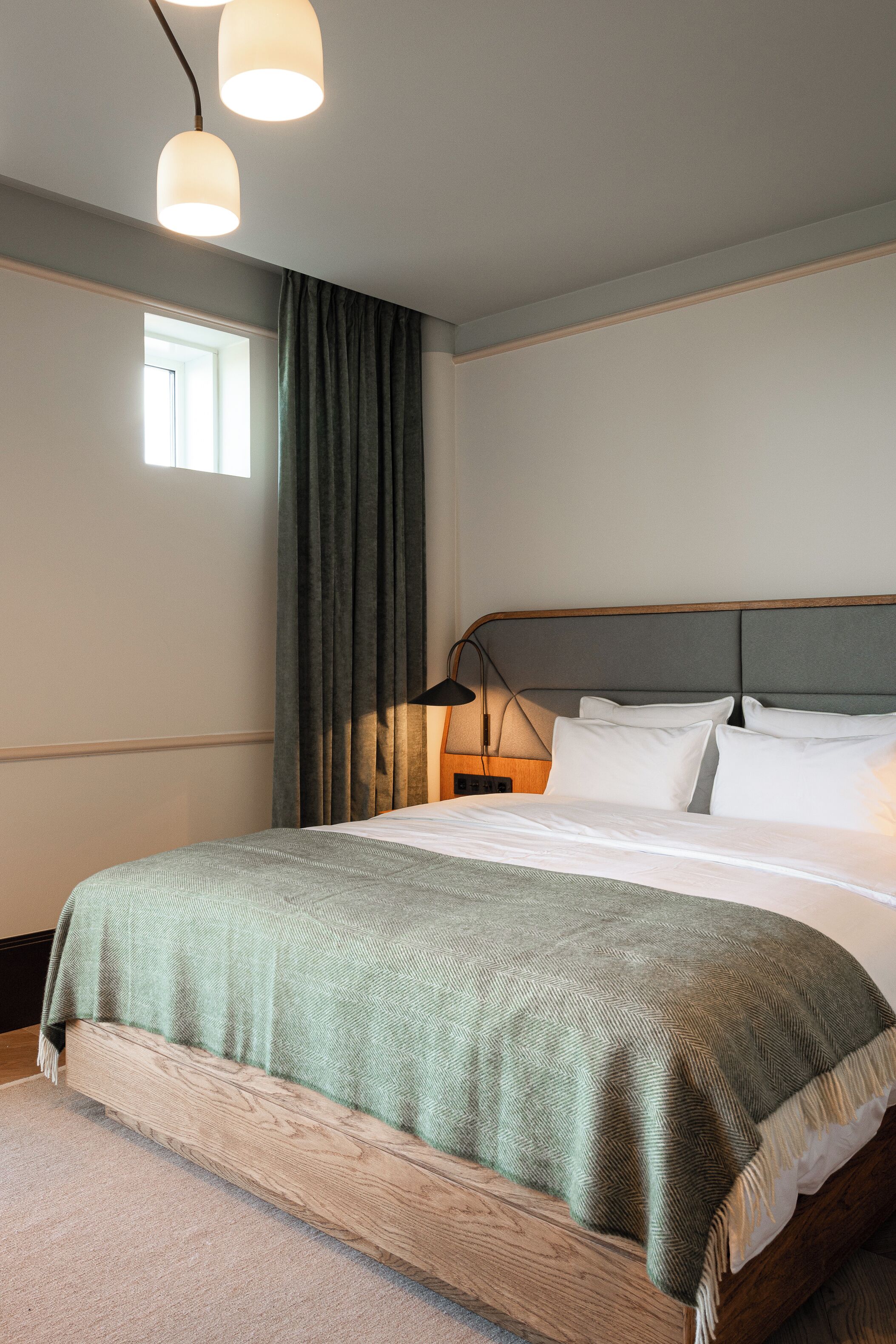 Kamar Comfort, pemandangan kebun | Minibar, brankas, setrika/meja setrika, dan seprai linen