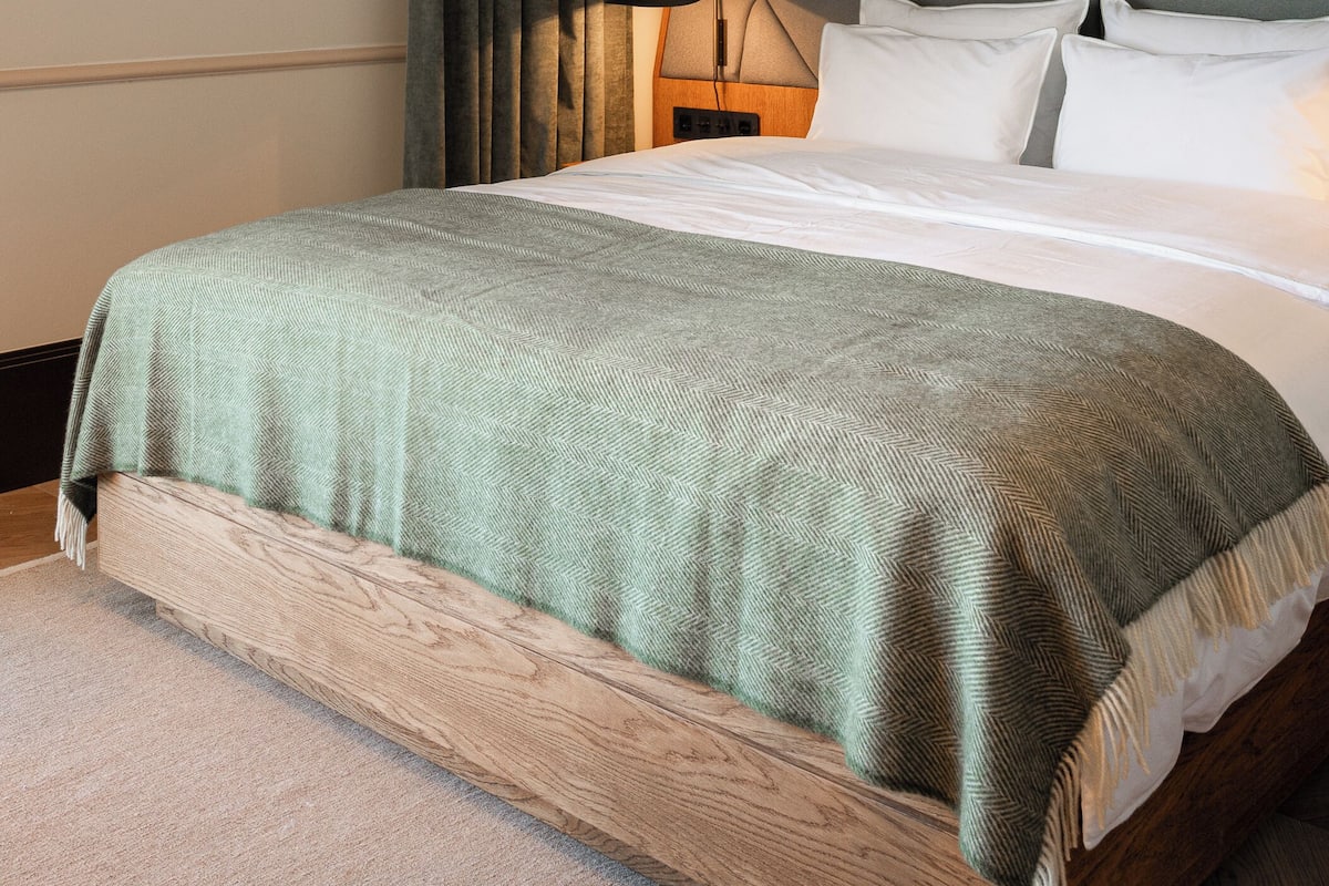 Comfort-Zimmer, Gartenblick | Minibar, Zimmersafe, Bügeleisen/Bügelbrett, Bettwäsche