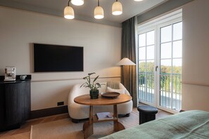 Comfort Double Room, Ocean View | Minibar, in-room safe, iron/ironing board, bed sheets - Cori Hornbaek Hotel (Hornbæk)
