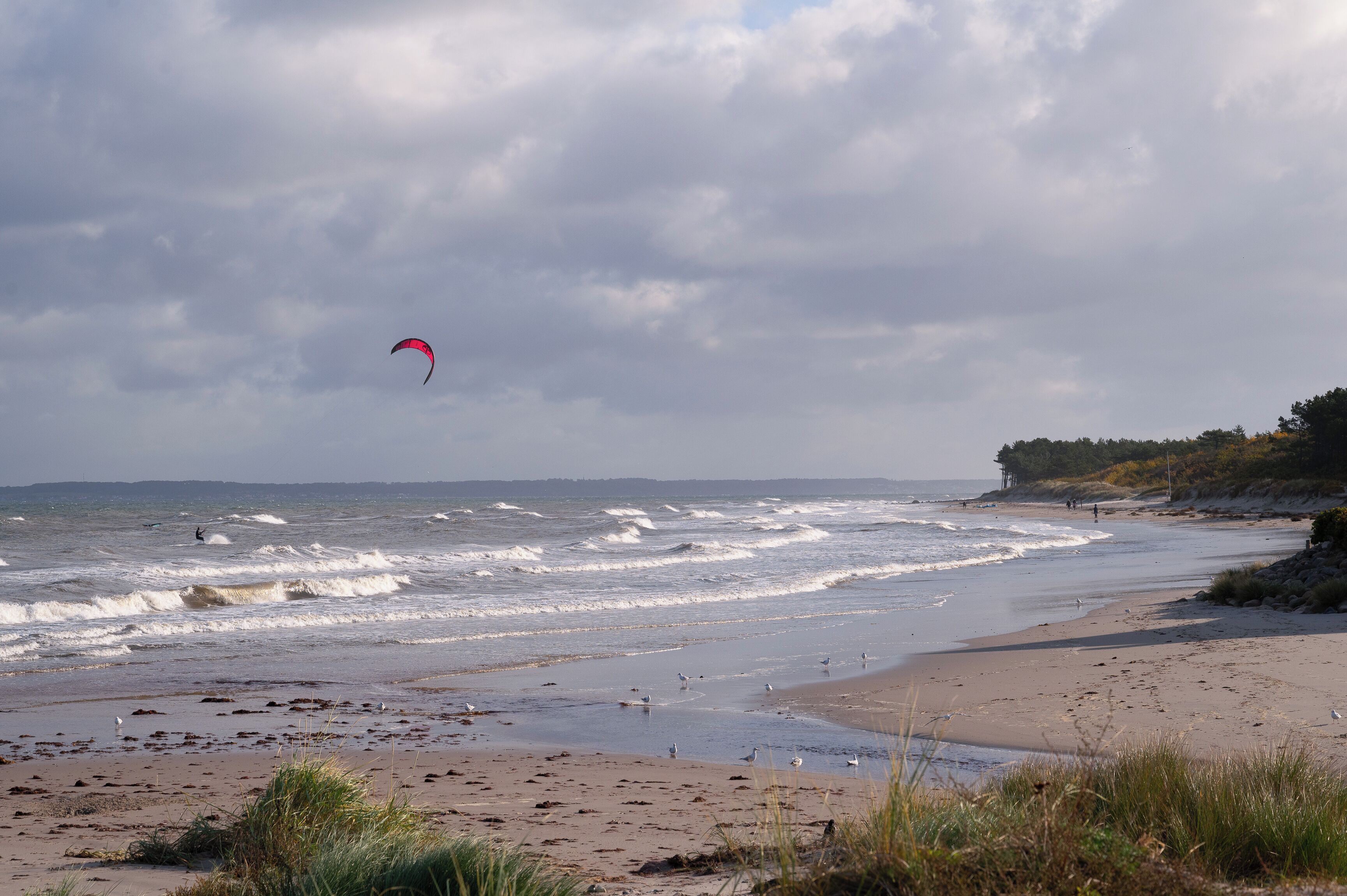 Pantai di sekitar dan handuk pantai