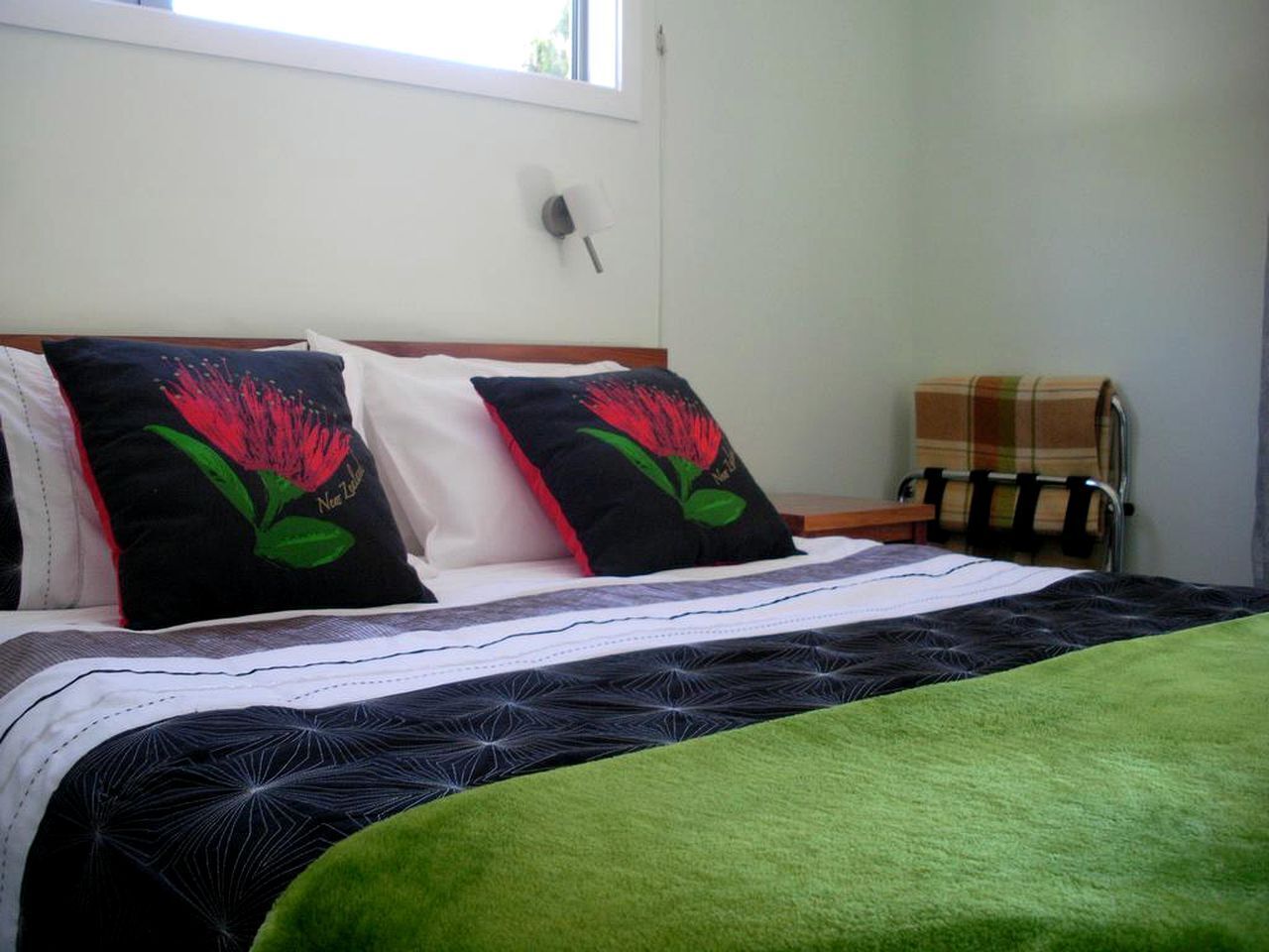 1 bedroom, bed sheets