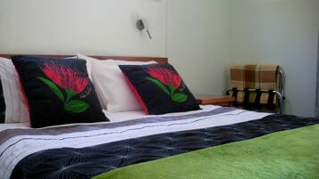 1 bedroom, bed sheets