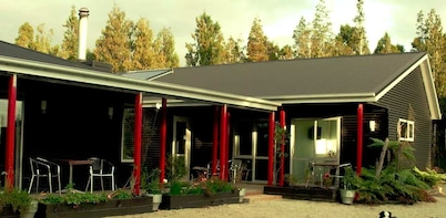 Nature-Inspired Accommodation near the Beach in Hokitika Gorge, New Zealand