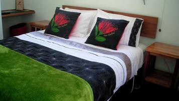 1 bedroom, bed sheets