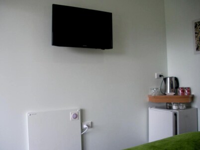 Nature-Inspired Accommodation near the Beach in Hokitika Gorge, New Zealand