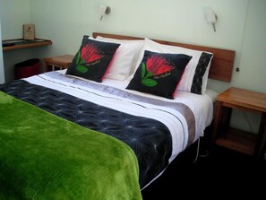 1 bedroom, bed sheets