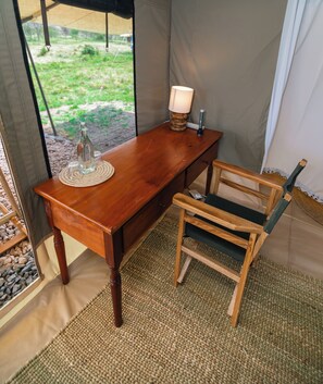 Interior - ENTEPESI TENTED CAMP (Maasai Mara)