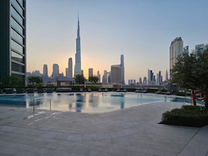 Outdoor pool - Khalifa View 5 Star Direct Dubai Mall (Dubai)