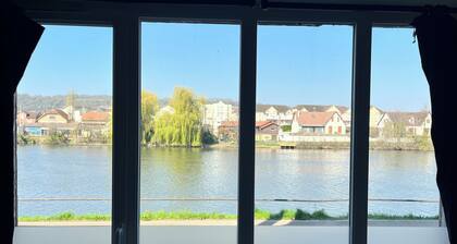 REFLETS DE L'YONNE, chambre d'hÎtes indépendante sur les quais de l'Yonne à Sens