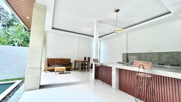 Deluxe Villa, River View | Teres/patio