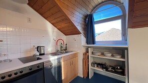 Fridge, microwave, oven, stovetop - Mar Dolomiti Suite by Ca-Sa Check (San Michele)