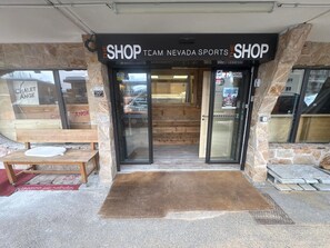 Exterior detail - Charming 65 m² Apartment – Ski-In/Ski-Out at Alpe d'Huez (Huez)