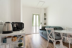 Interior - GuestHost - Nice 37m2 apartment, located on the fourth floor of a building WITHOUT a lift (steps to access) and can accommodate up to 4 people.The accommodation is located in a strategic position equipped with the main services: restaurants, bars, superm (Milan)