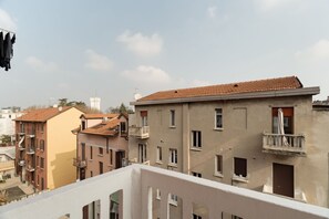 Property grounds - GuestHost - Nice 37m2 apartment, located on the fourth floor of a building WITHOUT a lift (steps to access) and can accommodate up to 4 people.The accommodation is located in a strategic position equipped with the main services: restaurants, bars, superm (Milan)