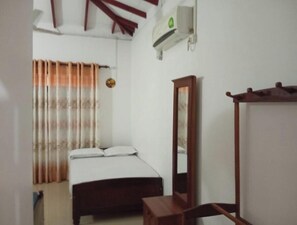 Room - Kawakka Yala Home Stay & Hostel (Tissamaharama)