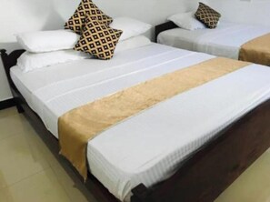 Bàn ủi/dụng cụ ủi quần áo 