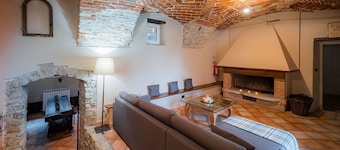 GuestHost - Stunning historic house with pool located in the Alto Monferrato, a UNESCO World Heritage site, with a 2000 sqm garden offering a lovely experience in nature, thanks to the breathtaking 360-degree views of the surrounding hills. Spacious and