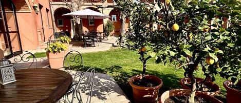 تناول الطعام بالخارج