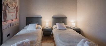 GuestHost - Stunning historic house with pool located in the Alto Monferrato, a UNESCO World Heritage site, with a 2000 sqm garden offering a lovely experience in nature, thanks to the breathtaking 360-degree views of the surrounding hills. Spacious and 