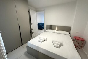 2 Schlafzimmer, Bügeleisen/Bügelbrett