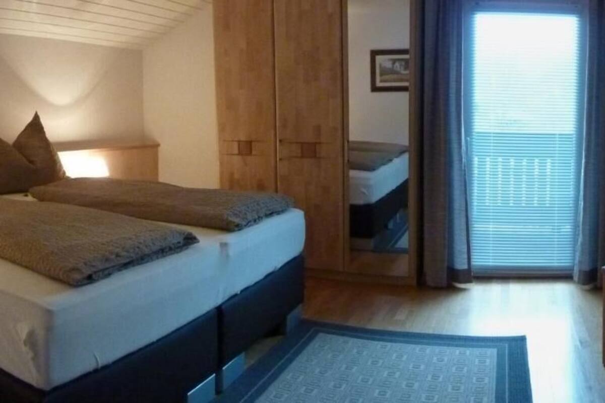 Dobbeltværelse - balkon - delvis søudsigt