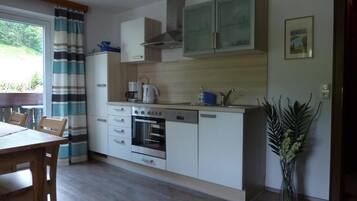 Comfort Apartment, Balcony, Garden View | Private kitchen | Shared fridge