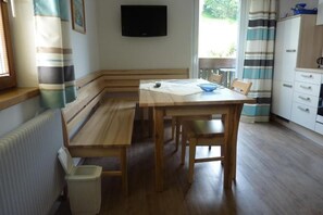 Comfort-lejlighed - balkon - udsigt til have | Spiseområde