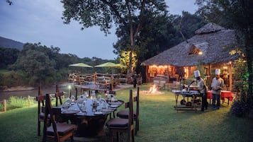 屋外ダイニングエリア