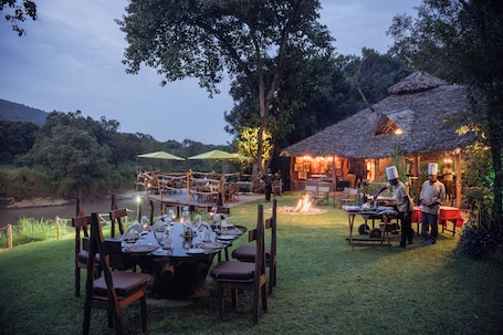 Restaurante al aire libre. Exploreans Mara River Camp