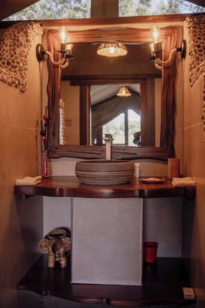 Tente Supérieure, vue fleuve | Intérieur