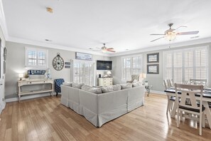 Living area - 3 bedroom 3 bath home on pond. Close to ocean. (North Myrtle Beach)